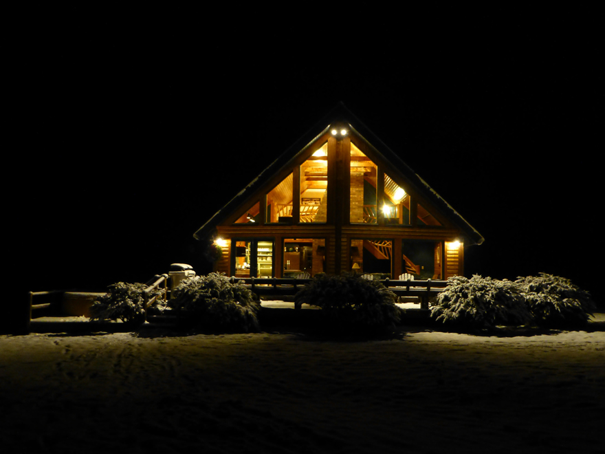 Stowe Log Chalet - Exterior in Winter